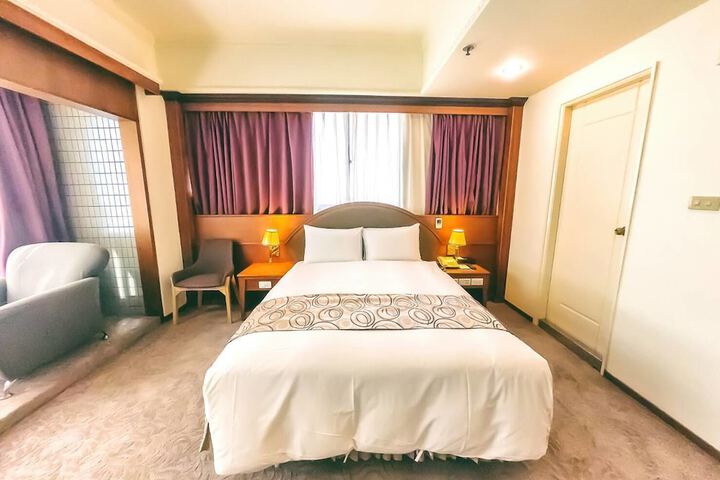 Room 8 of 22