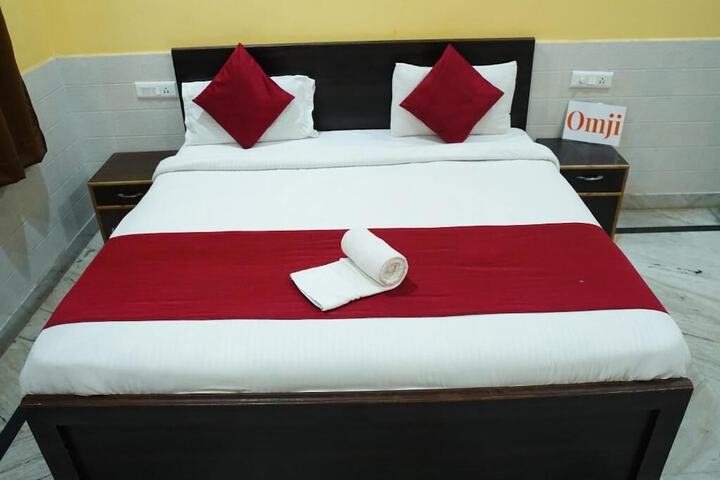 Room 8 of 17
