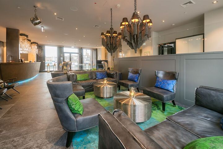 Entrance & Lobby