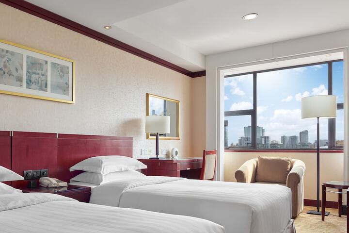 Room 10 of 34