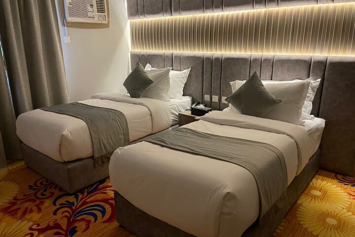 Room 8 of 68
