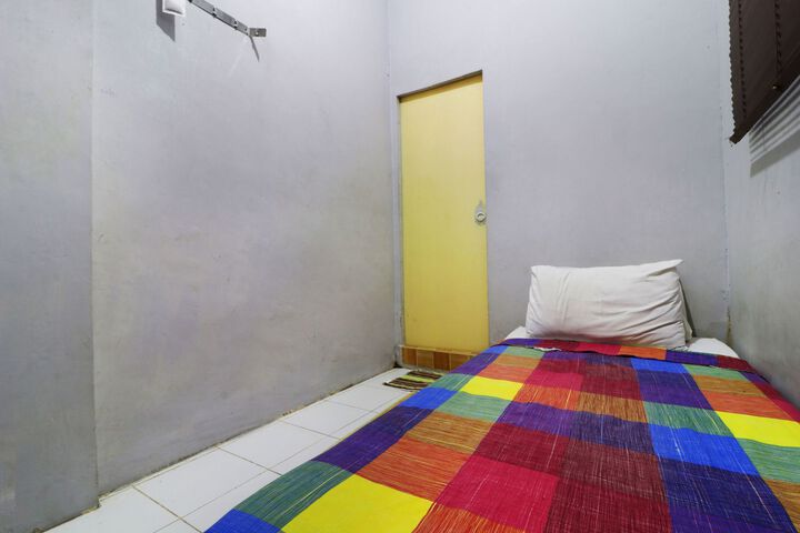 Room 13 of 18