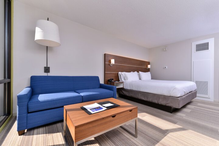 Room 3 of 51