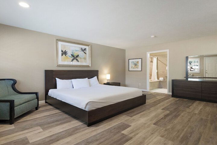 Standard | King Bed (17 of 30)