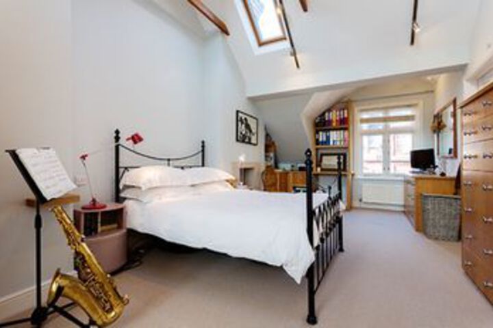 Room 9 of 23