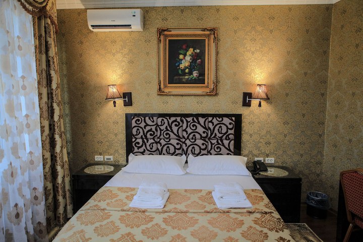 Room 5 of 63
