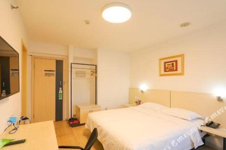 Longzhimeng Yashi Business Hotel (Shenyang Dongzhong Street)
