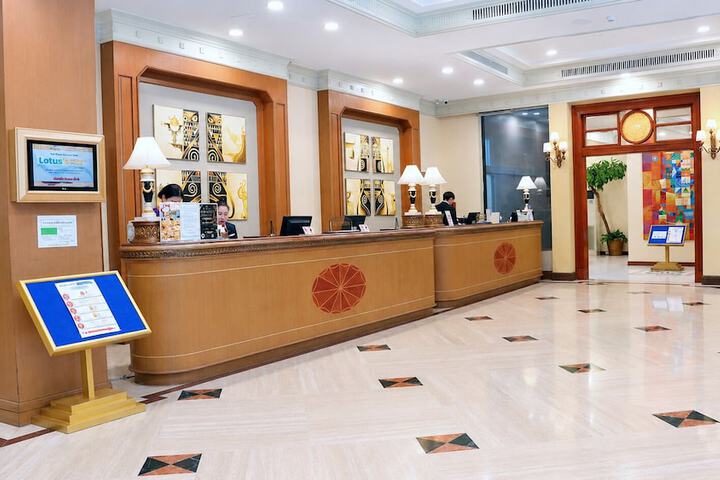 Entrance & Lobby