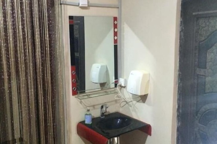 Room 17 of 32