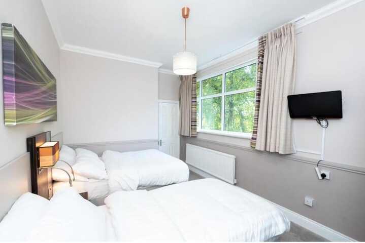Room 6 of 34