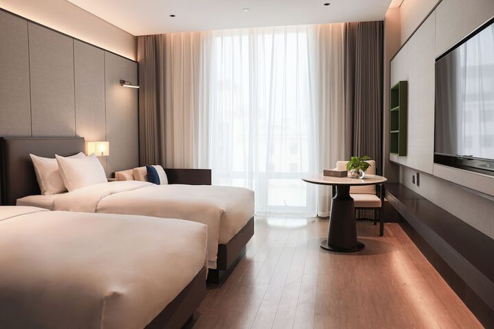 Room 3 of 37