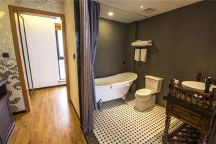 Room 4 of 94