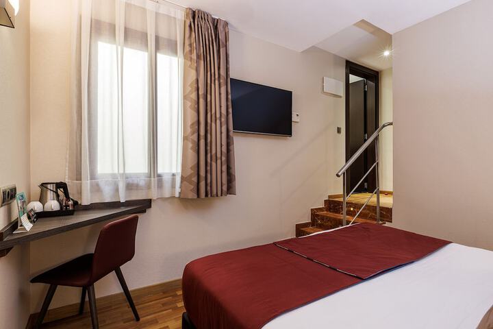 Room 45 of 141