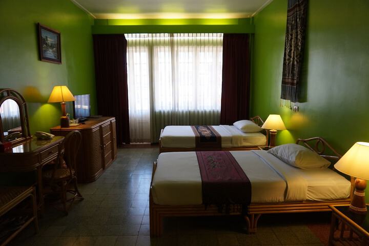 Room 9 of 77