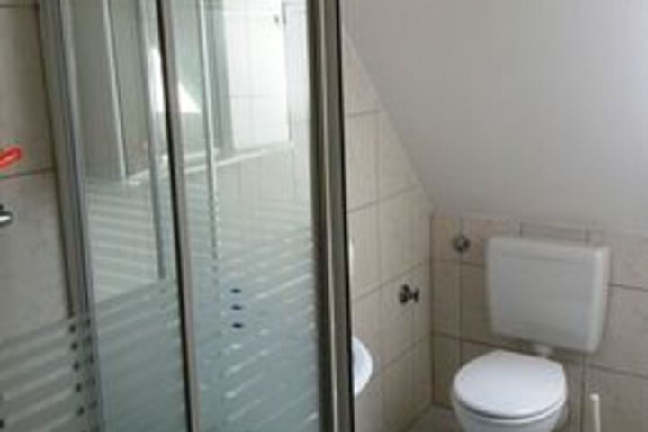 Room 2 of 116