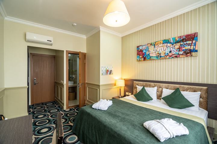 Room 10 of 34