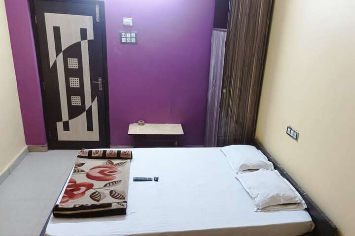 Room 8 of 34