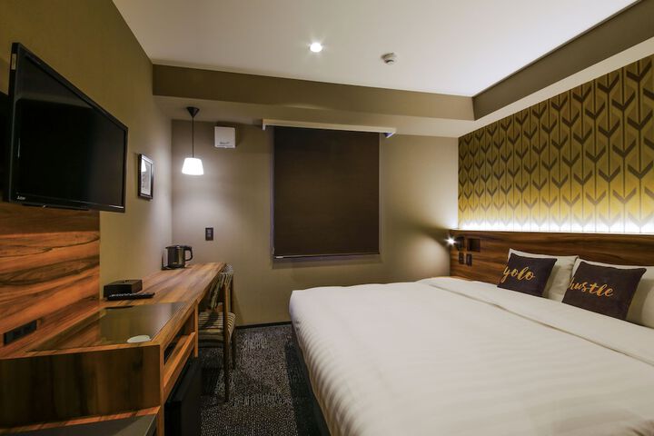 Room 10 of 33