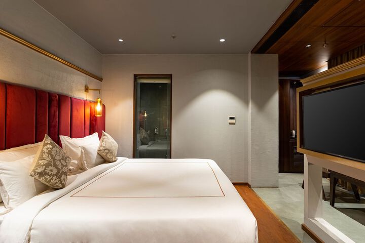 Room 12 of 105