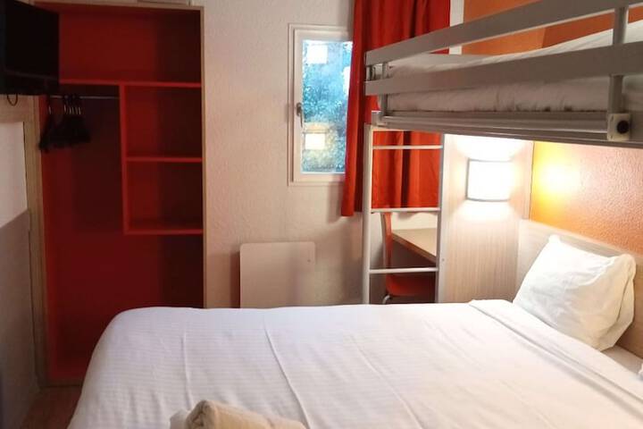 Room 16 of 46