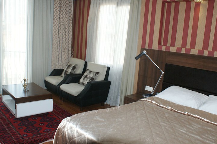 Room 9 of 37