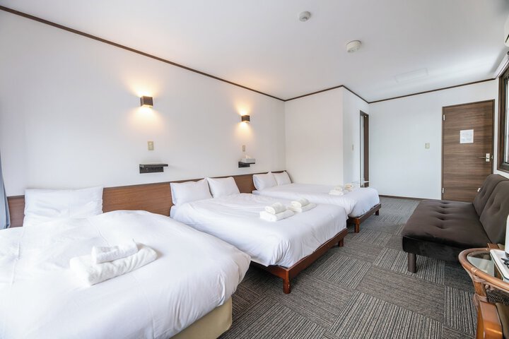 Room 35 of 61