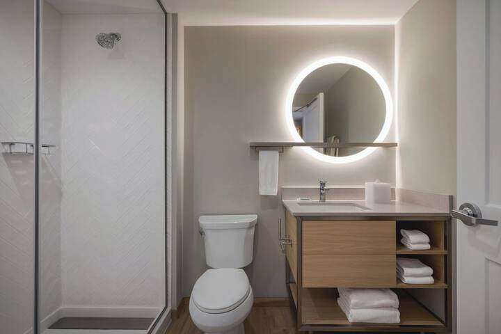 Room 16 of 38
