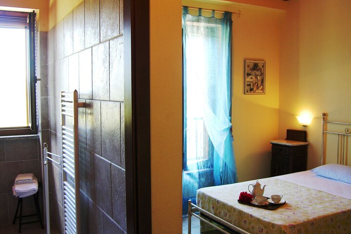 Room 3 of 65