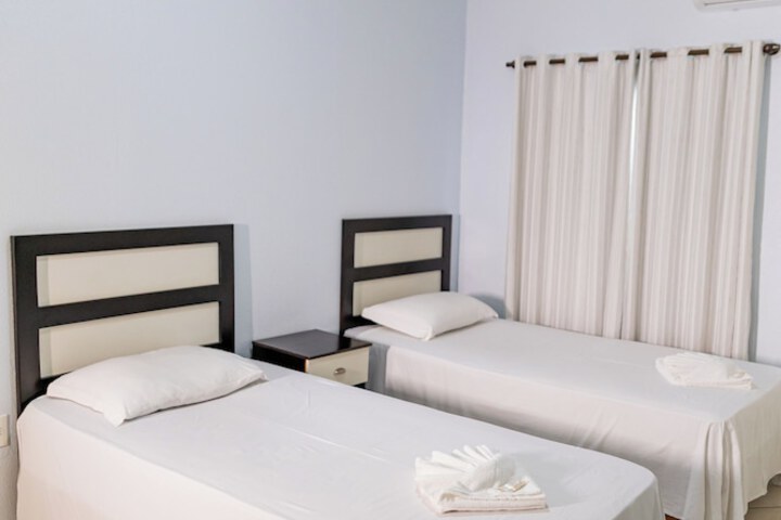 Room 32 of 48