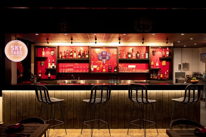 Lounge 118 of 148