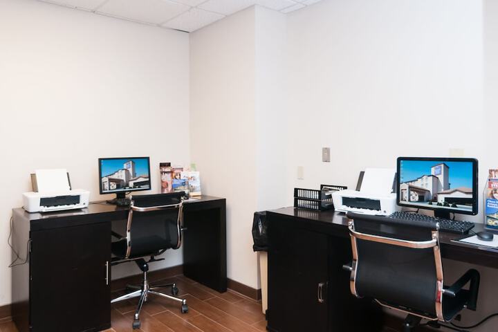 Business Center 54 of 57
