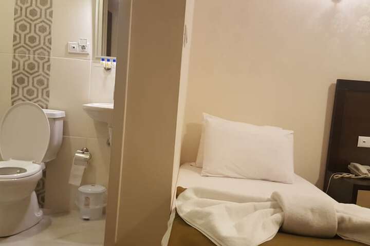 Room 8 of 29