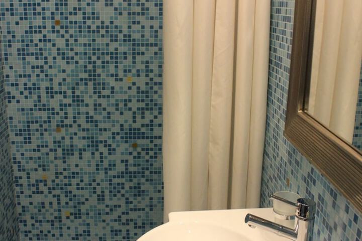 Room 5 of 11