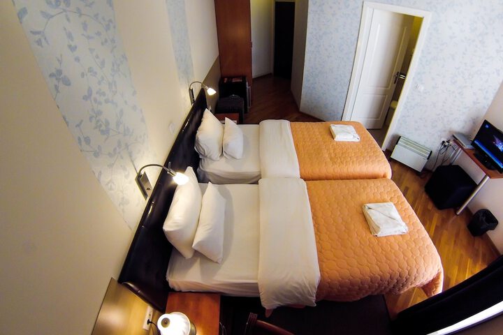 Room 22 of 64