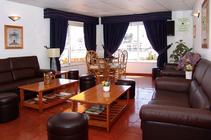 Lounge 9 of 12