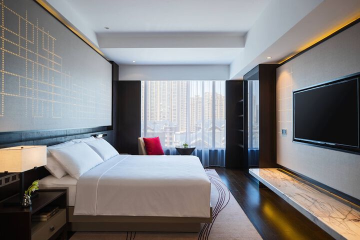 Room 14 of 37