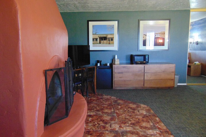Room 32 of 64