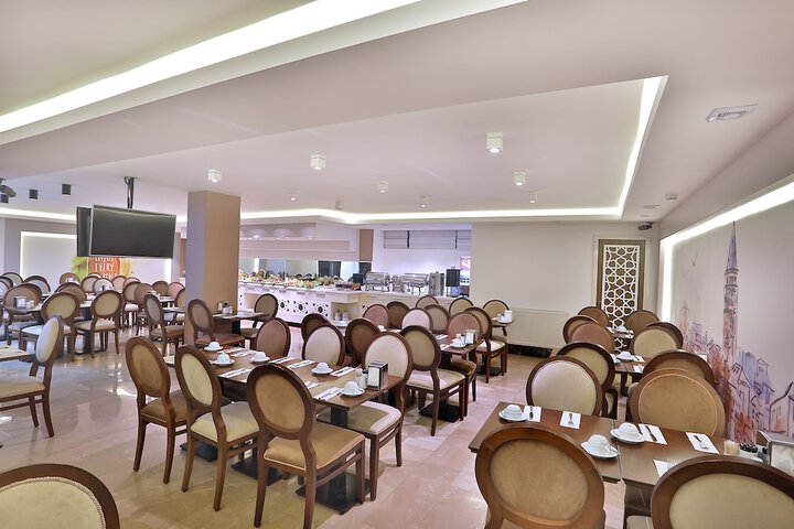 Dining 56 of 84