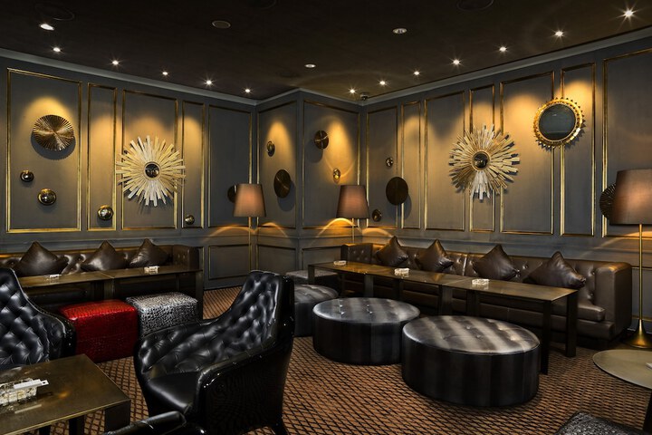 Lounge 53 of 65