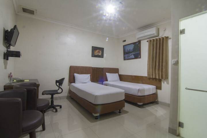 Room 8 of 12