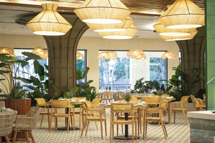 Dining 54 of 81