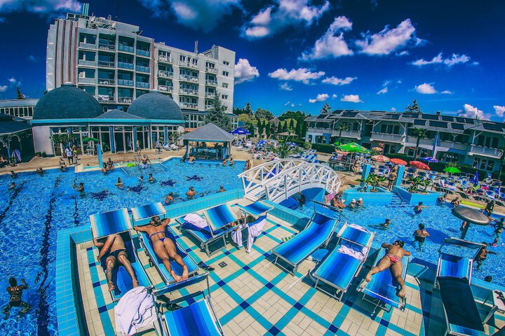 Pool 76 of 171