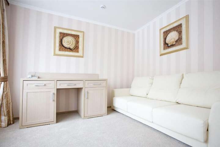 Room 47 of 93