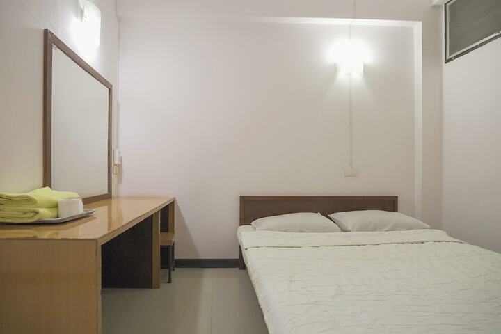 Room 9 of 20