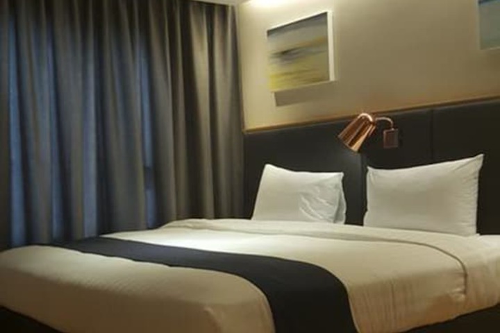 Room 21 of 49
