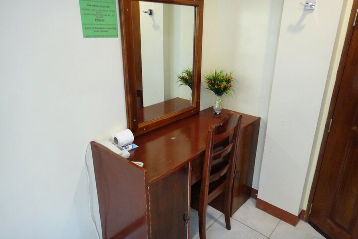Room 25 of 40