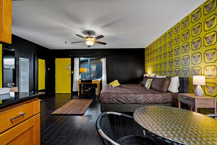 Room 16 of 34