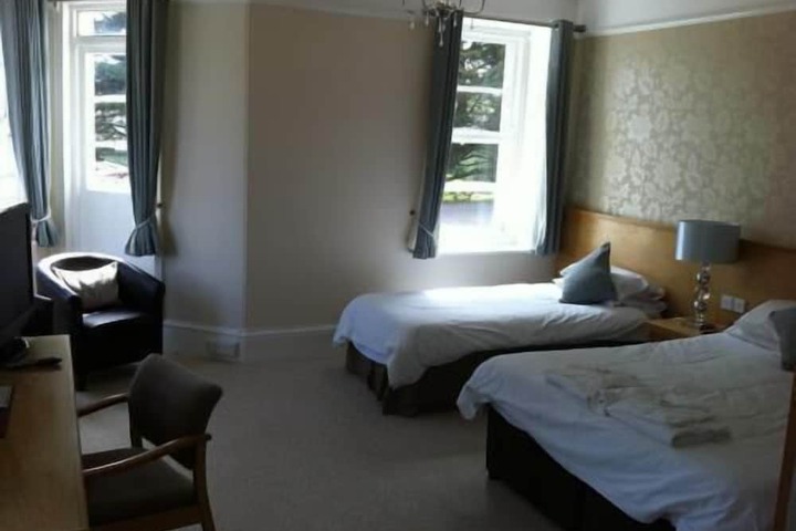 Room 8 of 16
