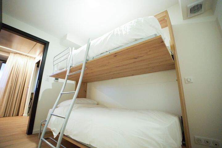 Room 32 of 94