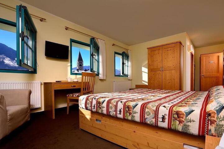 Room 6 of 37